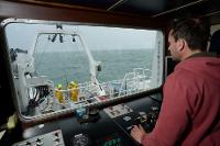 Mission au large de Bréhat - Déploiement du bathy vidéo suspendu à bord du "Côtes de la Manche"