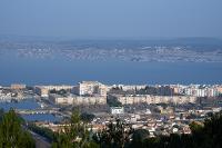 Vue sur l'étang de Thau et ses parcs à huîtres