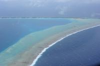 Vue aérienne du récif barrière de Tahiti