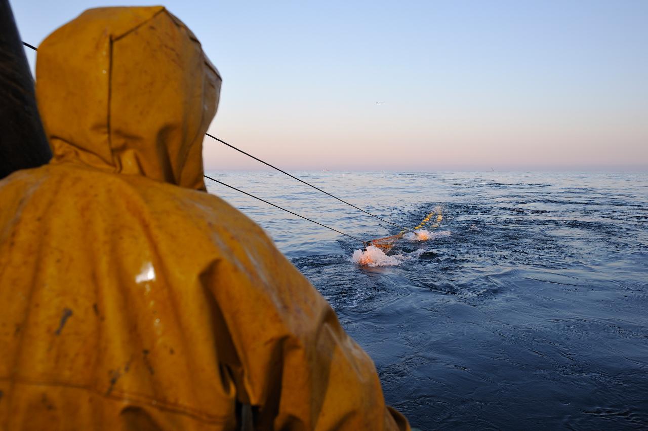 Remorquage Du Chalut De Fond Depuis Le Précurseur Corde De Dos En Surface 5307