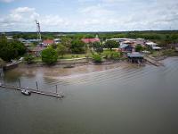 Village de Montsinéry-Tonnegrande sur la rivière de Montsinéry (Guyane)